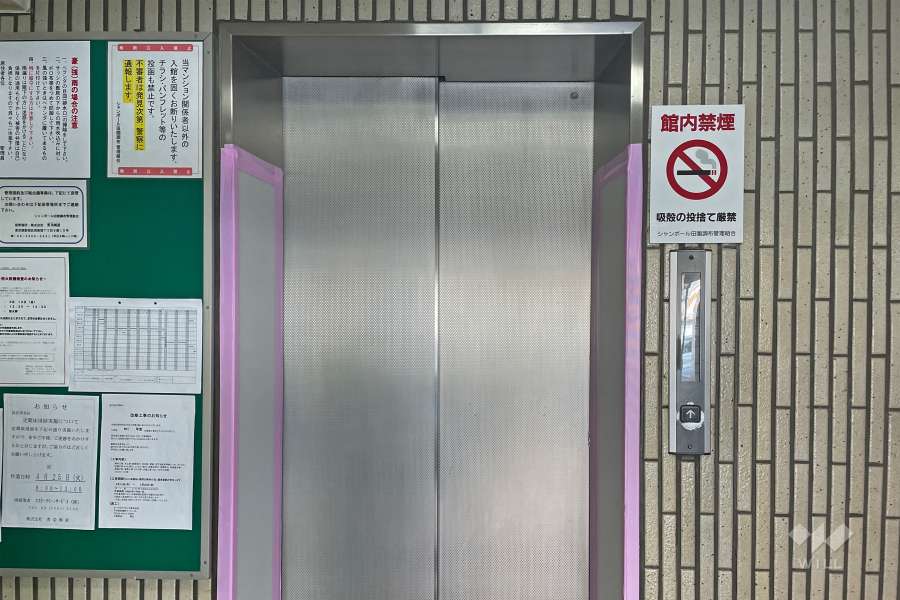 エントランス内エレベーター