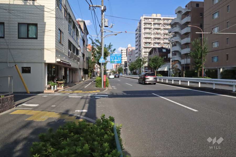 敷地北側の前面道路