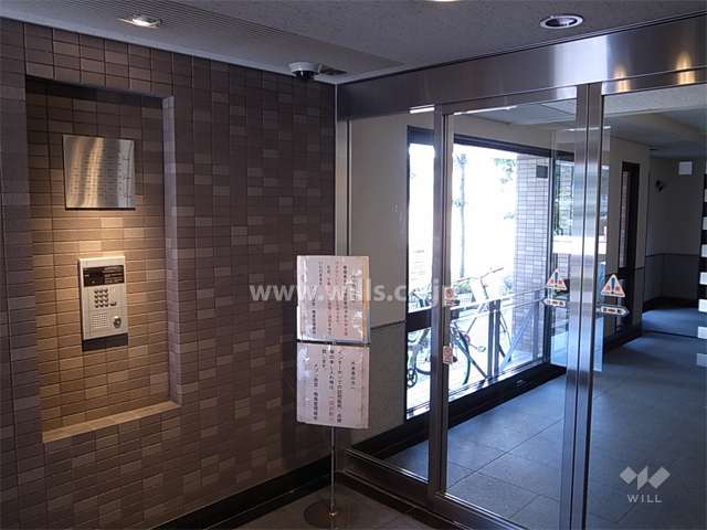 エントランスはオートロック付きです。