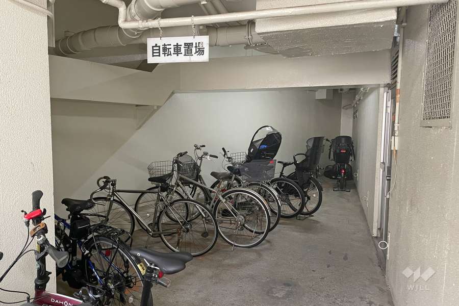屋内に設けられた駐輪場