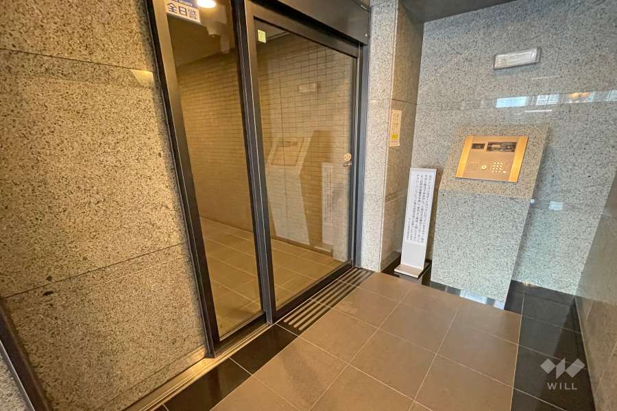 エントランスはオートロック付きです。