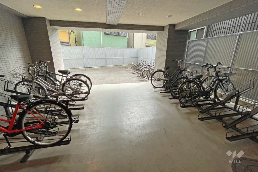 屋内に設けられた駐輪場