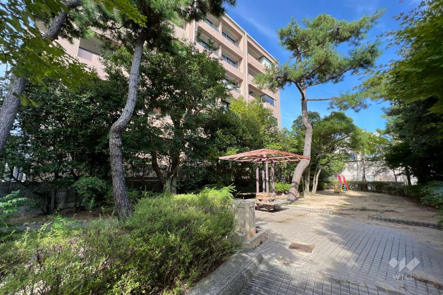 敷地に隣接する『いずみ南公園』