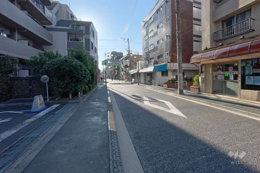 敷地北東側の前面道路