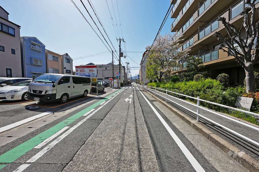 南側前面道路（東側から）