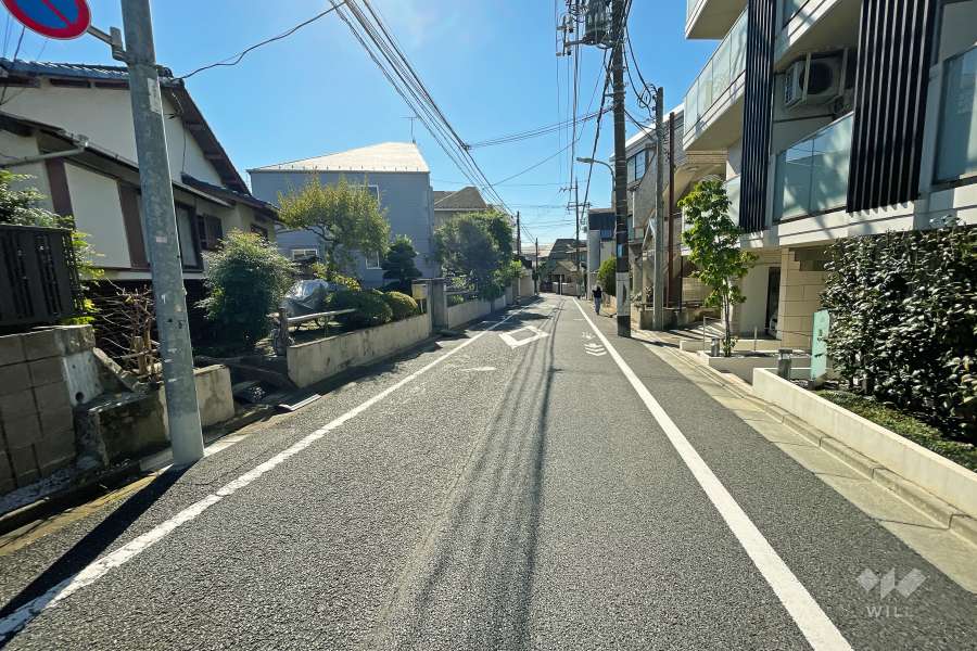 敷地東側の前面道路