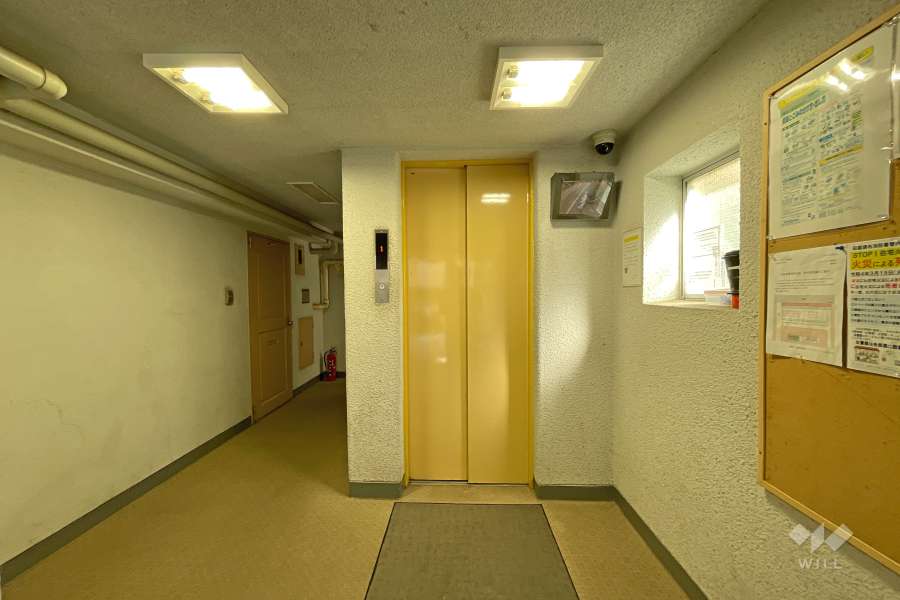 共用のエレベーター