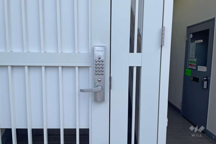エントランスはオートロック付きです。
