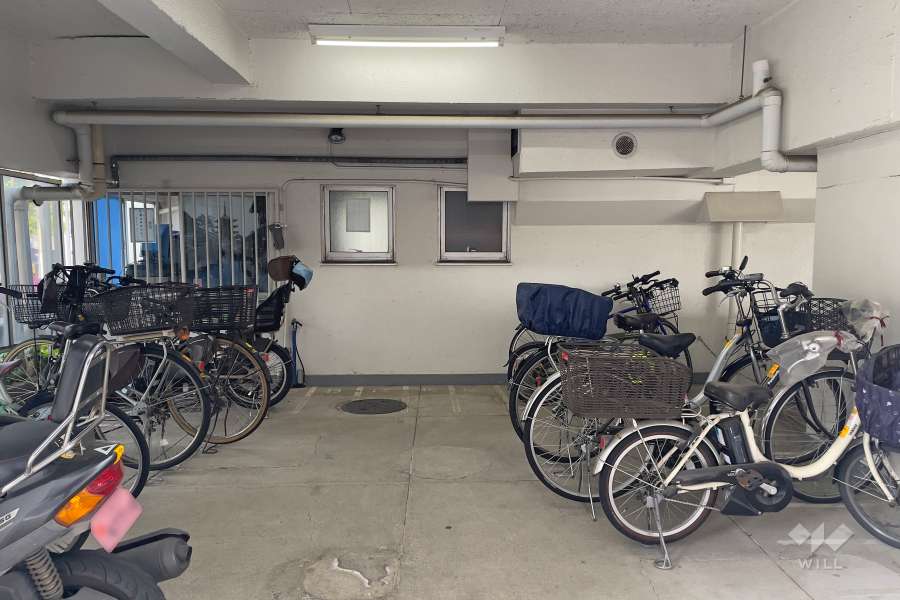 駐輪場とバイク置場