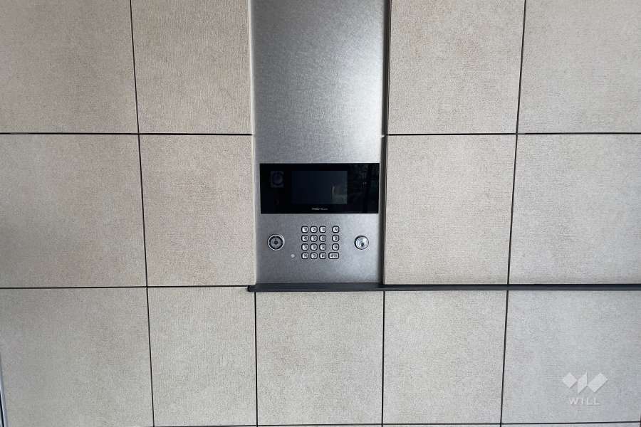 エントランスはオートロック付きです。