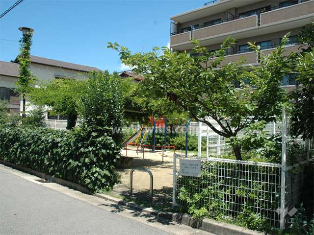 敷地南側に隣接した公園