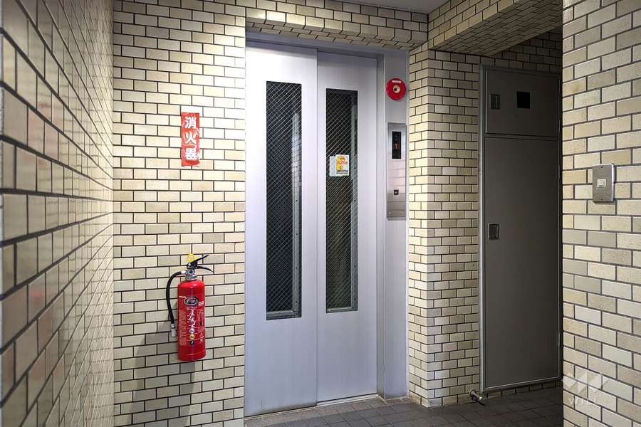 共用のエレベーター