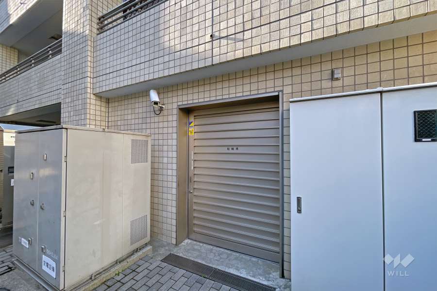 シャッター扉付き駐輪場