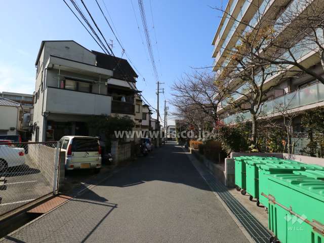 南側前面道路(東側から)
