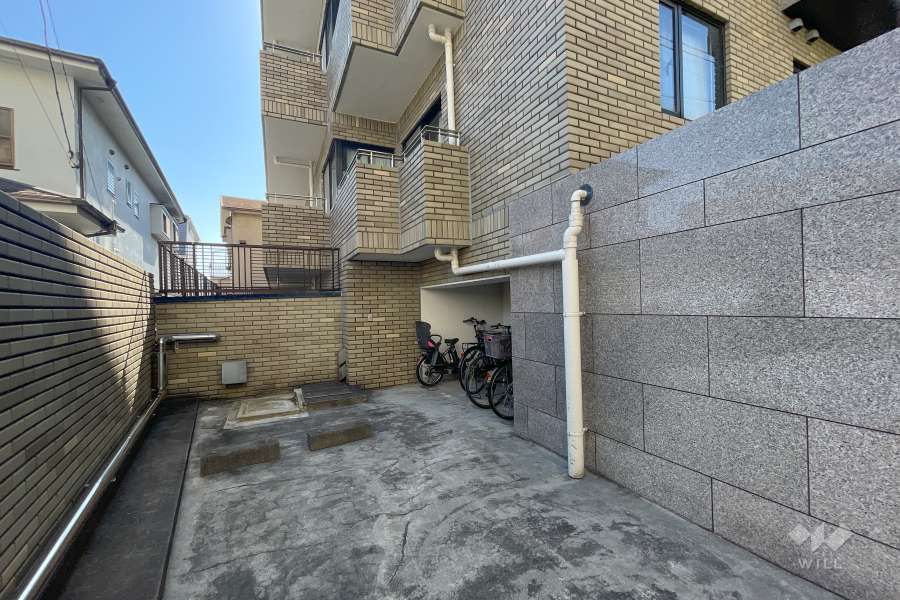 敷地内駐車場と駐輪場
