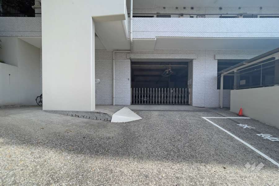 駐車場の出入り口　