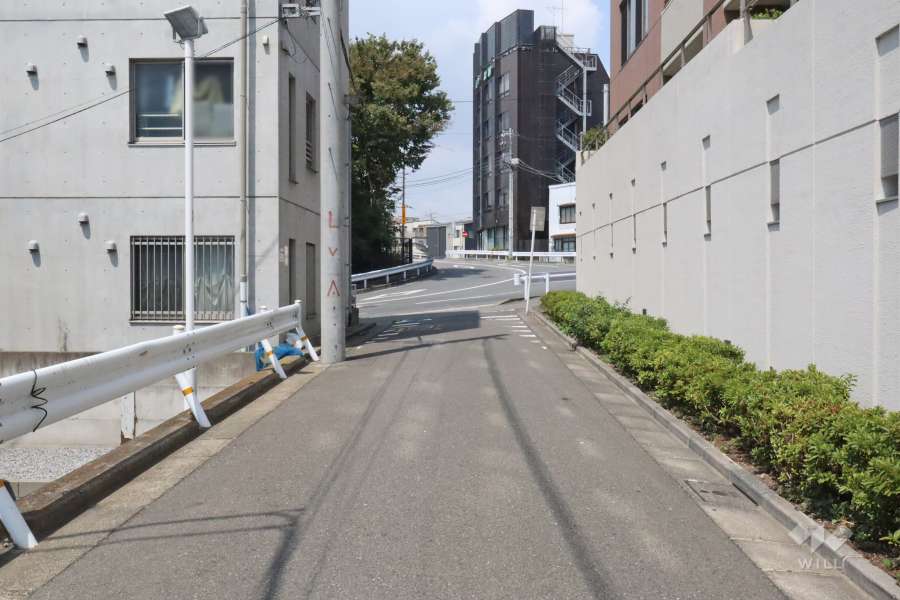 敷地北東側の前面道路　