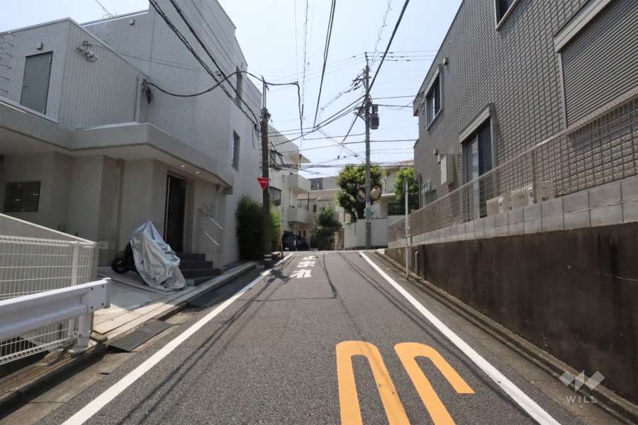 敷地西側の前面道路　