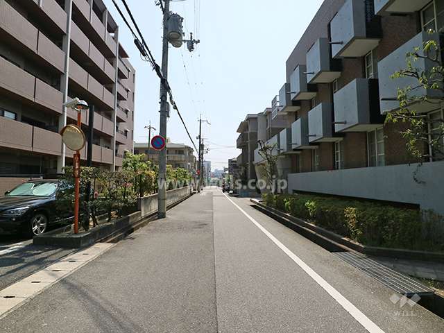 敷地北東側の前面道路