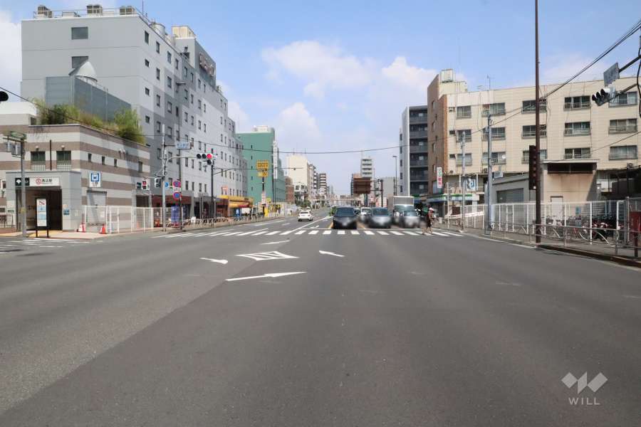 敷地西側の前面道路