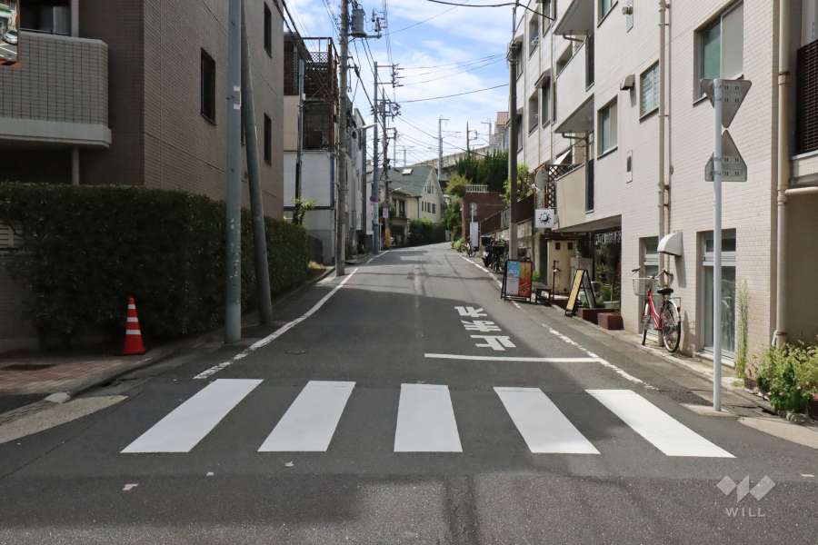 敷地北側の前面道路(東側から)