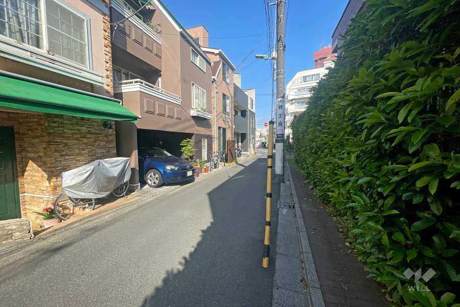 敷地北側の前面道路