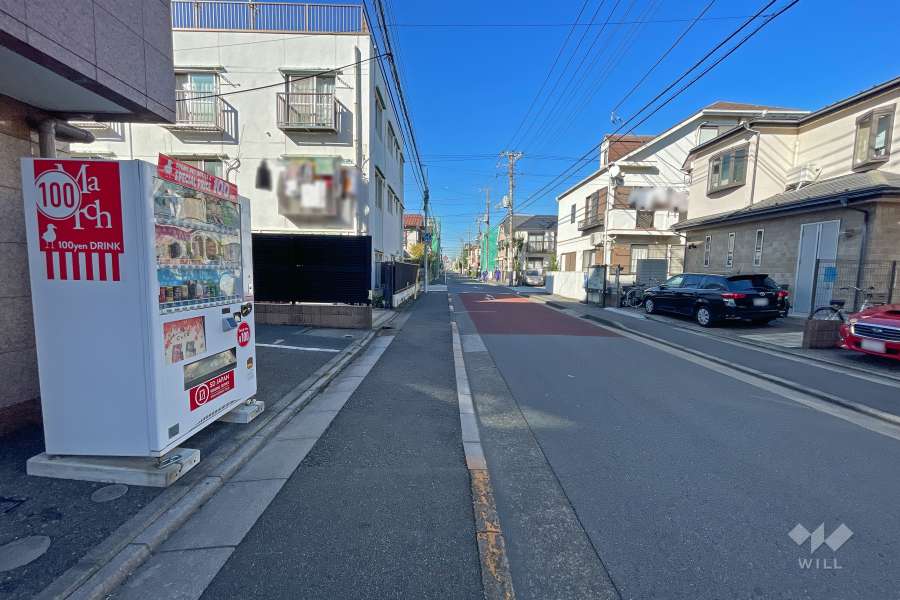 敷地東側の前面道路（南側から）