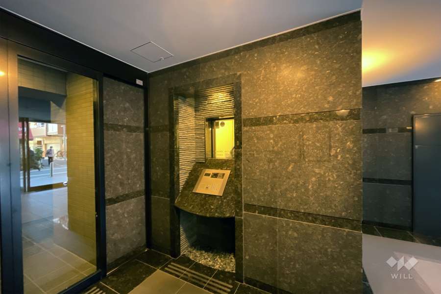 エントランスはオートロック付きです。