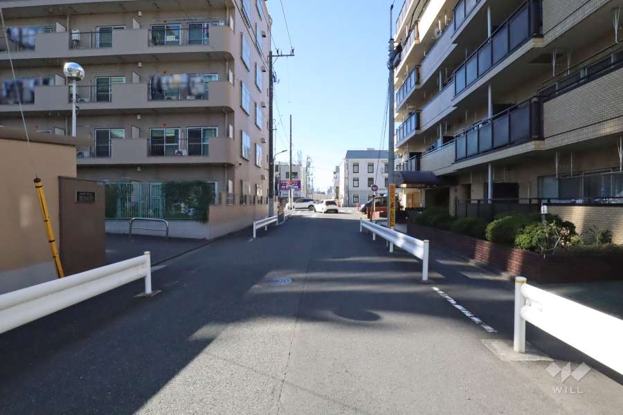 敷地北側の前面道路