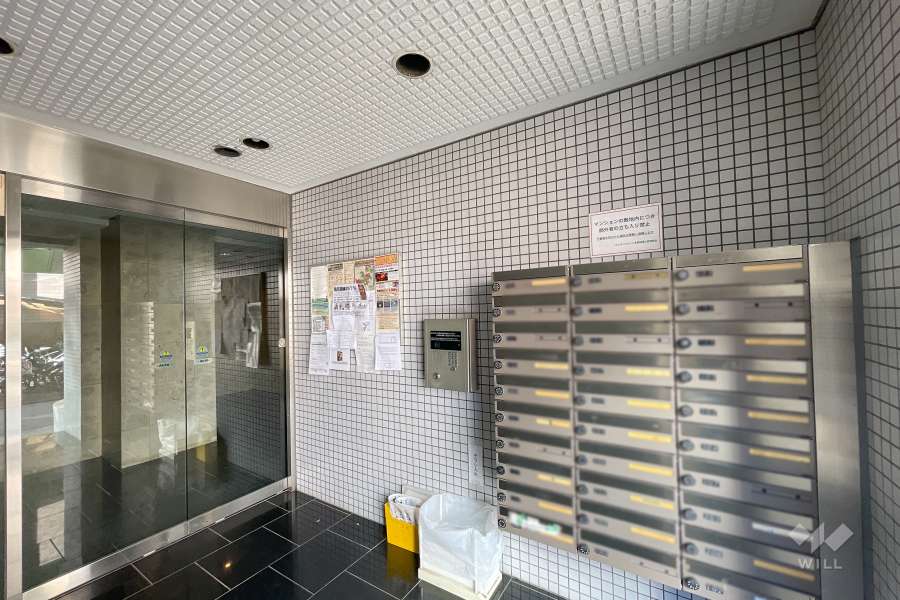 エントランスはオートロック付きです。