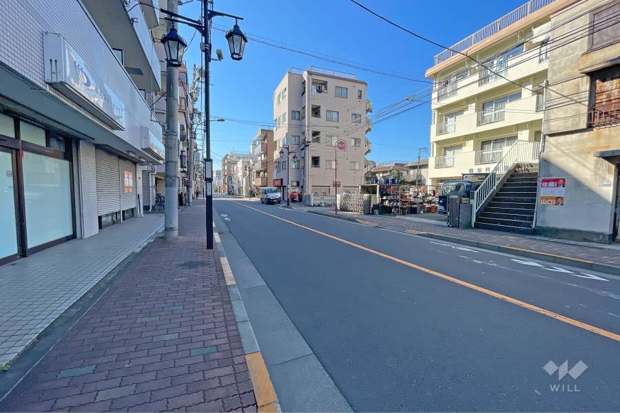 敷地北側の前面道路（東側から）