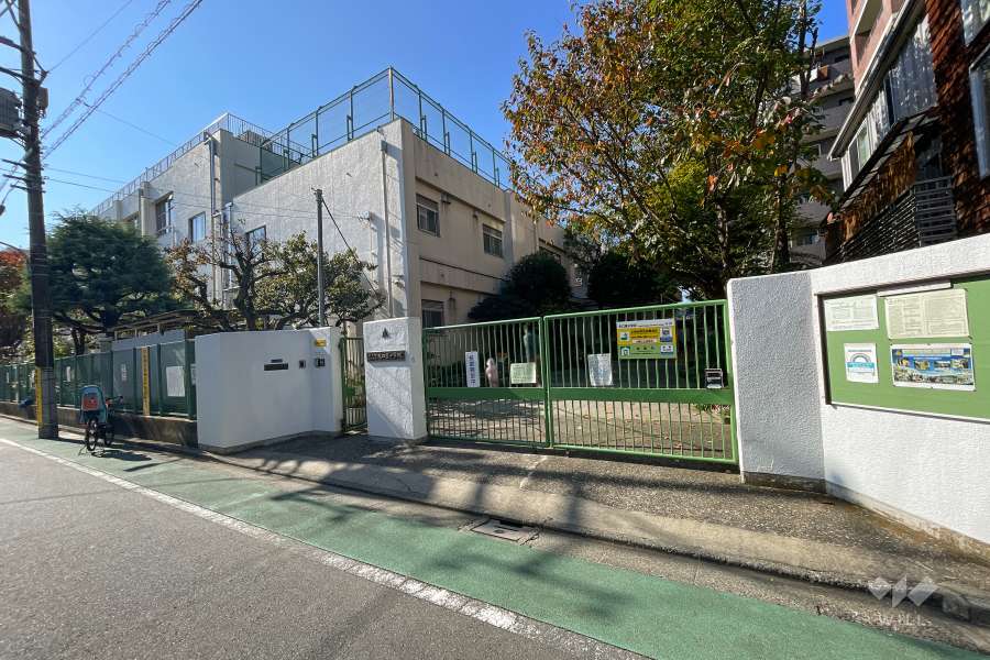 敷地南側に隣接する『大田区立矢口東小学校』