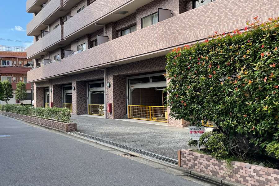 駐車場の出入り口