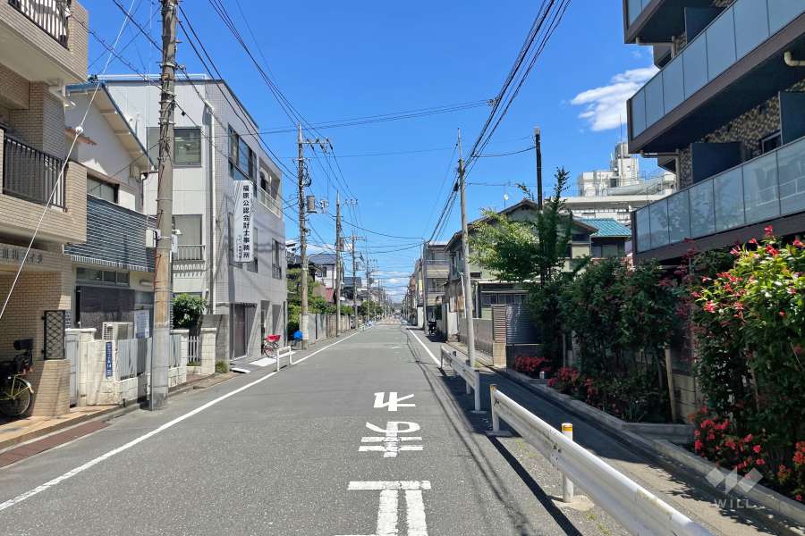 敷地北側の前面道路