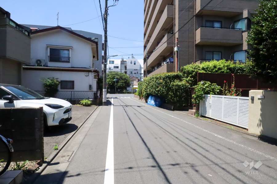 敷地南側の前面道路