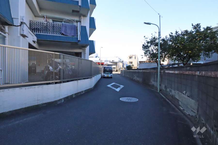 敷地北東側の前面道路