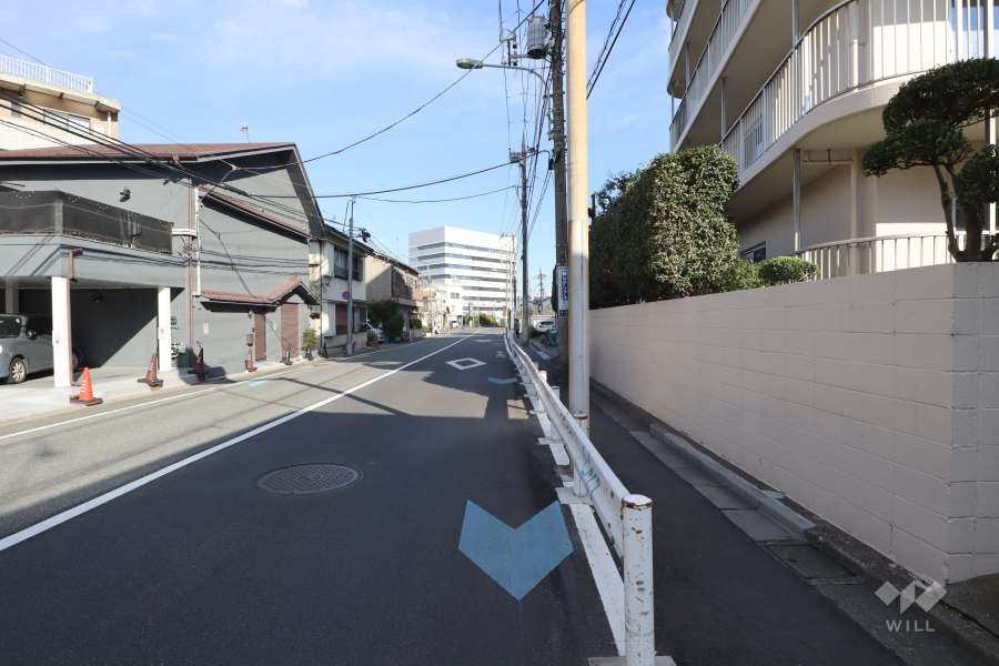 敷地北西側の前面道路