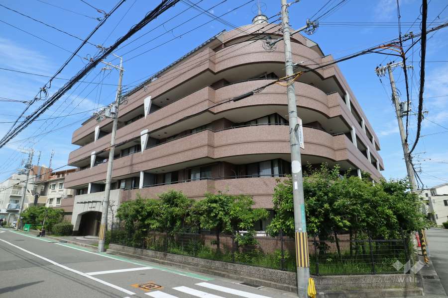 サニーヒルズ西宮北口の外観（南西側から）