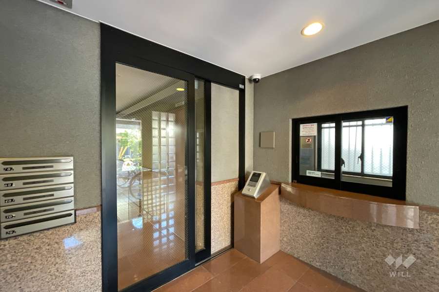 エントランスはオートロック付きです。