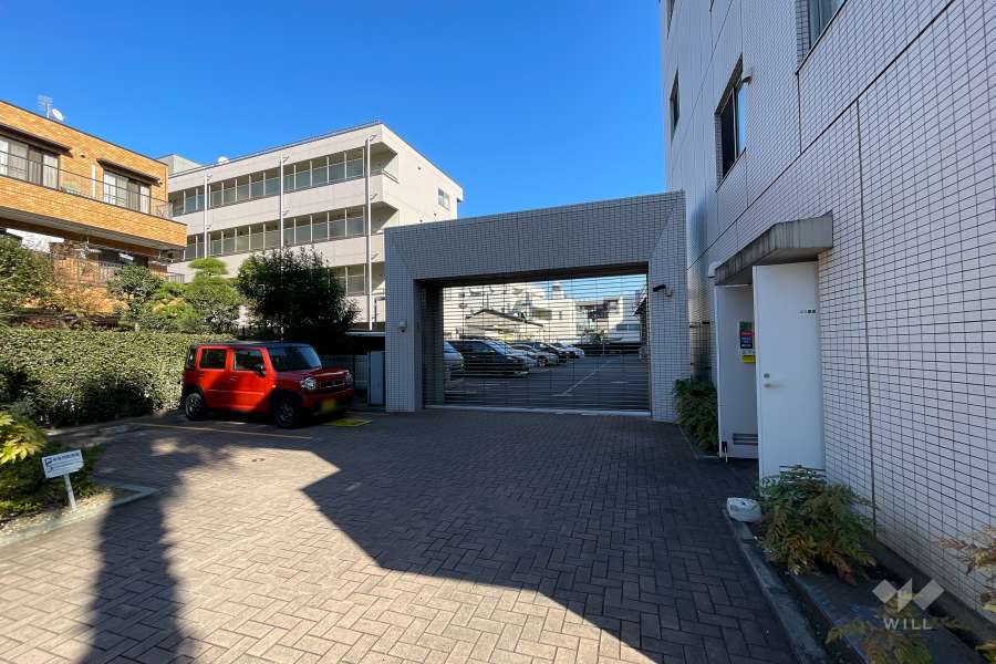 駐車場の出入り口（リングシャッター付き）　
