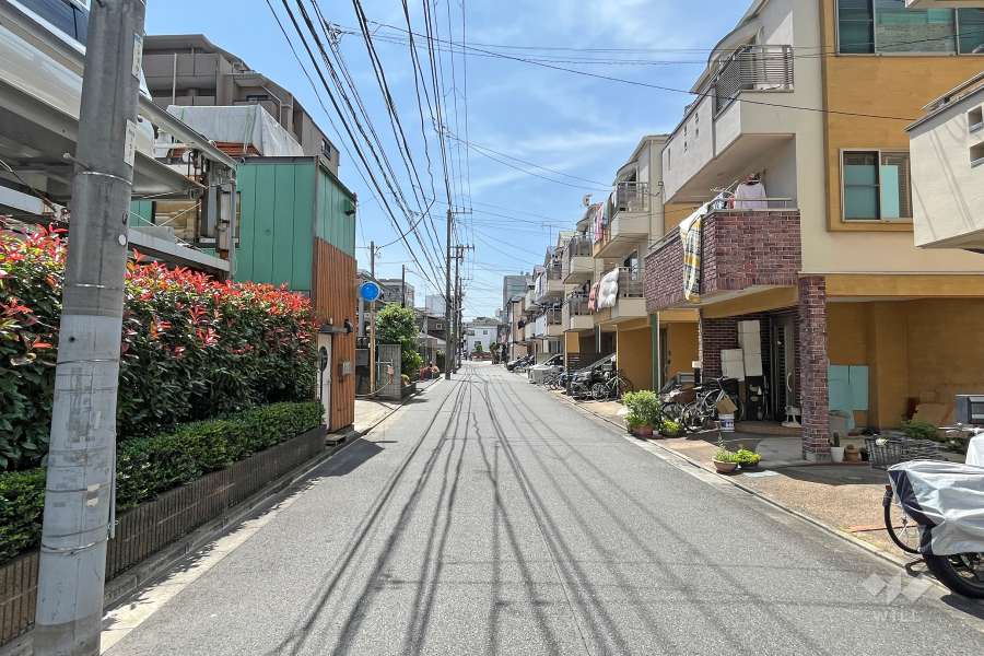 敷地北側の前面道路(東側から)