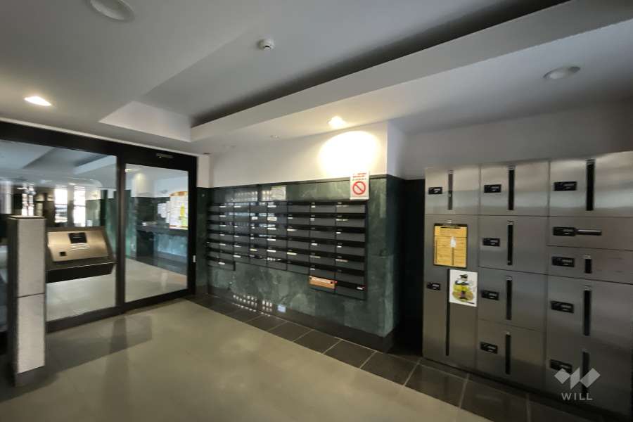 エントランスはオートロック付きです。