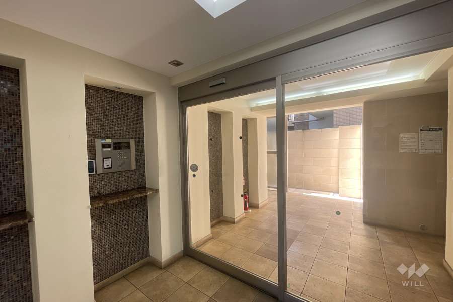 エントランスはオートロック付きです。