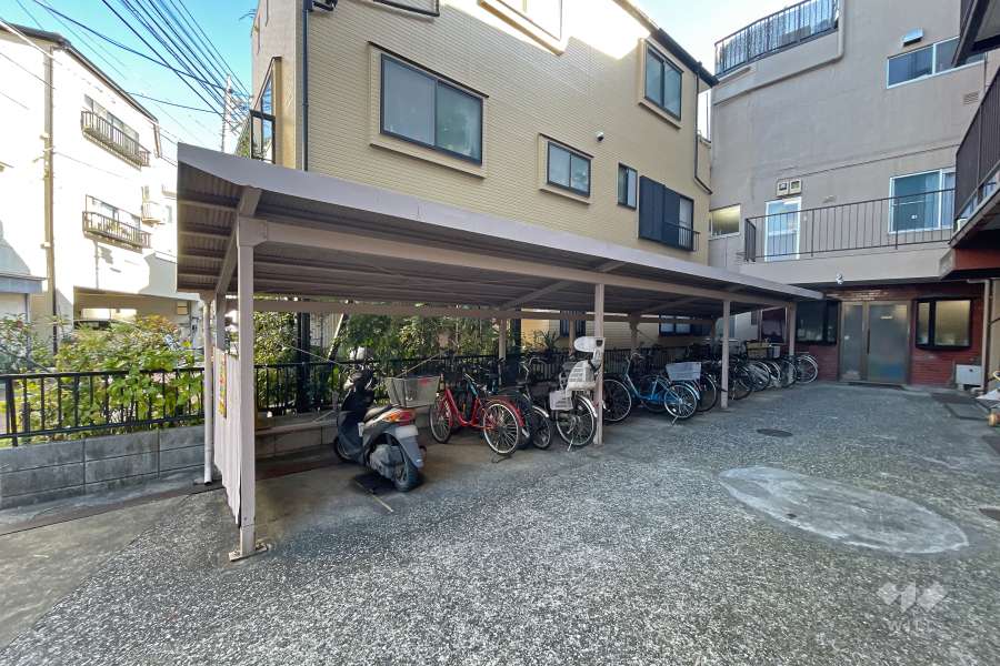 駐輪場とバイク置場