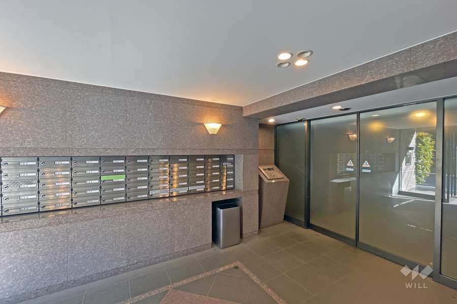 エントランスはオートロック付きです。