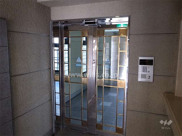 エントランスはオートロック付きです。