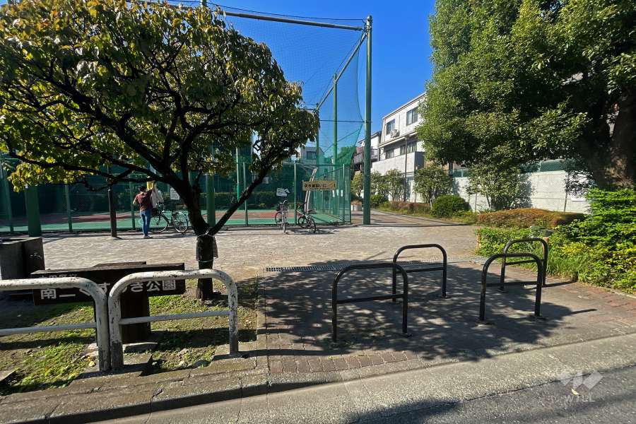 敷地に隣接する『南二くすのき公園』