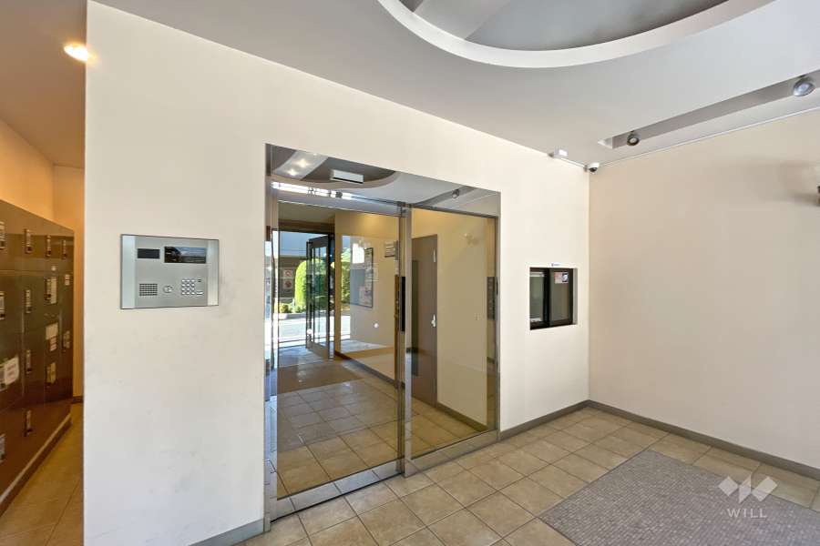 エントランスはオートロック付きです。