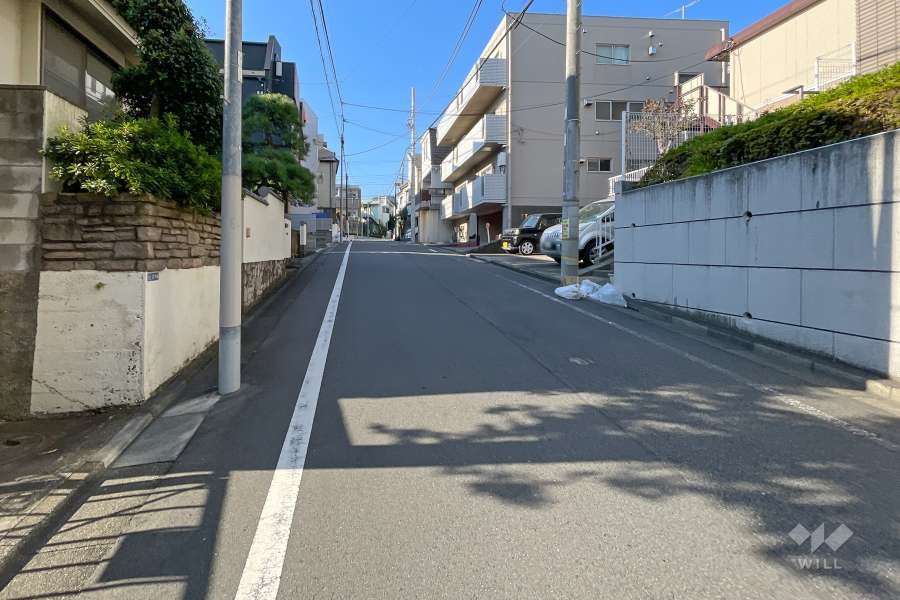 敷地北西側の前面道路