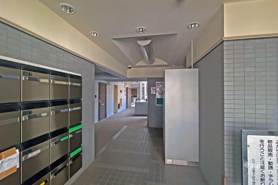 エントランス内